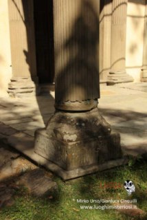 Altare dedicato a San Carlo Borromeo